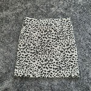 LOFT fully lined black/cream leopard print skirt, size xxs.
